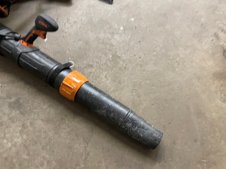 #2523-•-stihl-backpack-leaf-blower-(columbia-heights,-mn)-image-7