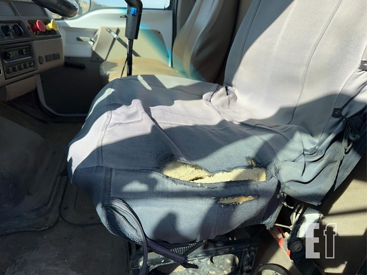 2005-sterling-lt9500-image-45