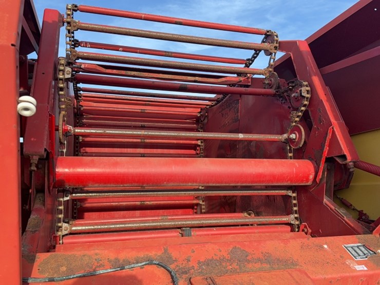 new-holland-853-image-3