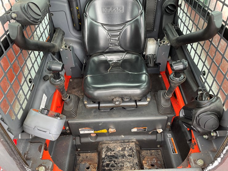 2022-kubota-ssv75-image-32