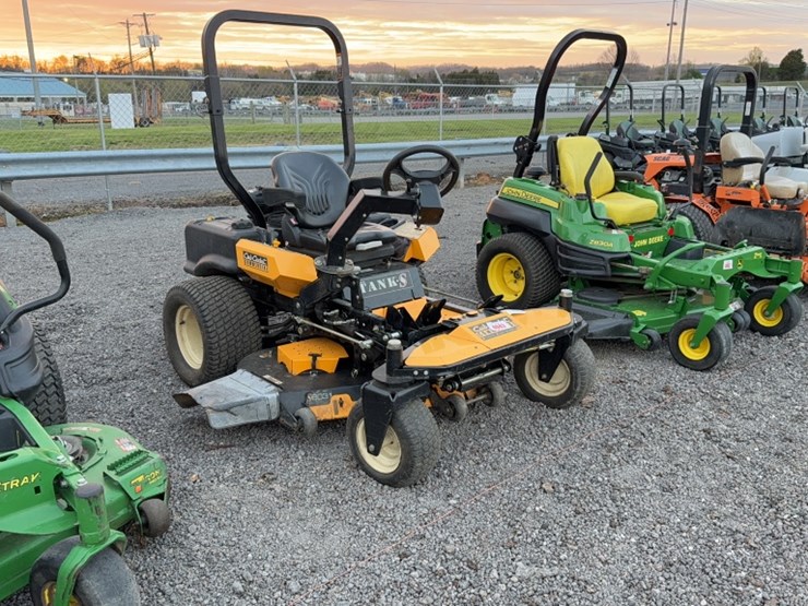 #4043-•-2009-cub-cadet-tank-zero-turn-mower-image-3
