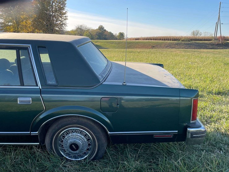 1980-lincoln-continental-town-car-image-24