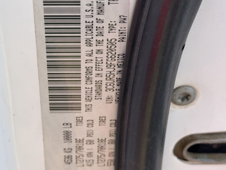 2015-dodge-2500-image-16