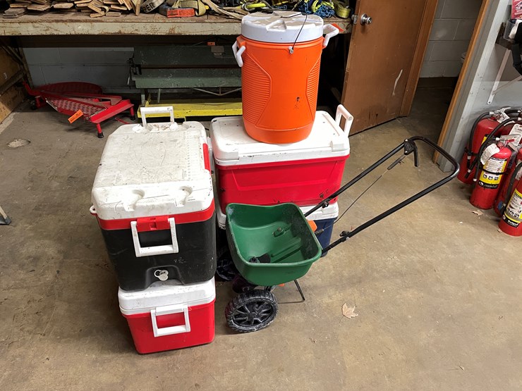 #2581-•-seed-spreader-and-coolers-(columbia-heights,-mn)-image-3