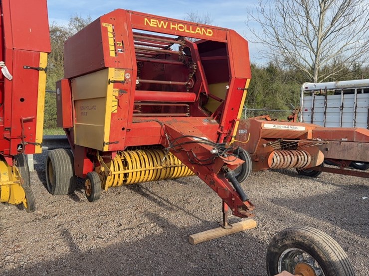 new-holland-853-image-2