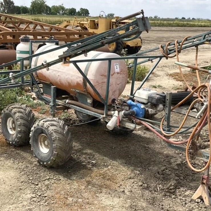 PBM 100g Poly Tank Pull Strip Sprayer, 30'