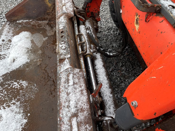 2022-kubota-ssv75-image-10