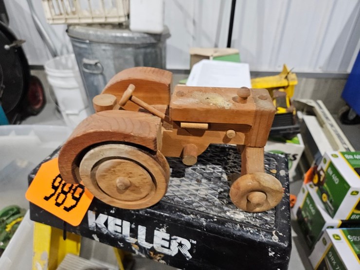 #989-•-wooden-tractor-image-5