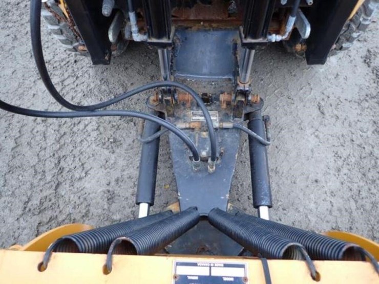 2004-trackless-rmt5t-series-v-4x4-sidewalk-tractor-image-30