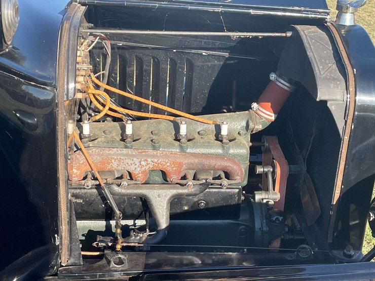 1917-model-t-touring-image-75