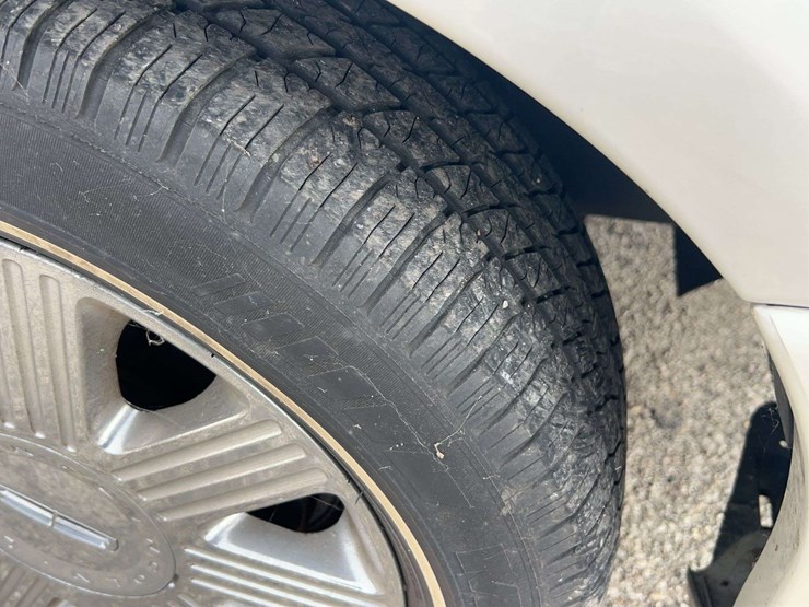 2005-lincoln-town-car-image-44