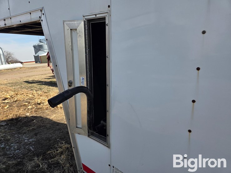 2008-middlebury-t/a-gooseneck-enclosed-trailer-image-11