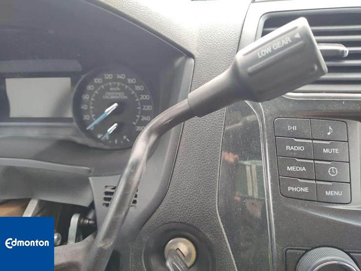 2019-ford-explorer-image-18