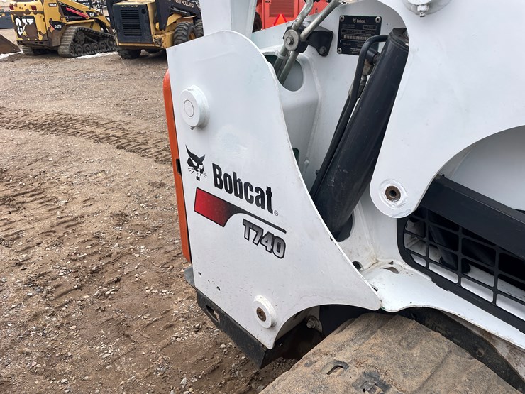 2018-bobcat-t740-image-6