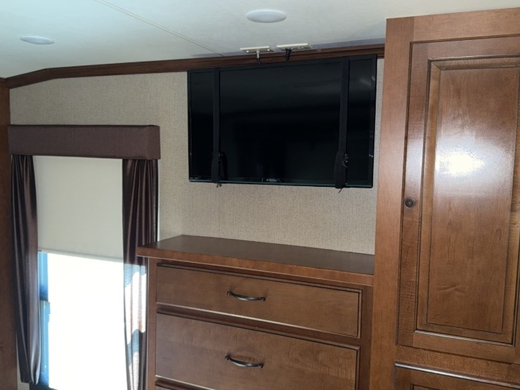 #3003-•-2014-big-horn-39'-5th-wheel-camper-image-40