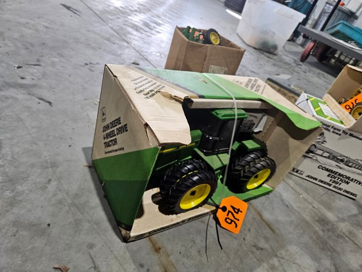 #974-•-john-deere-8760-1/16-scale-die-cast-4wd-tractor-image-6