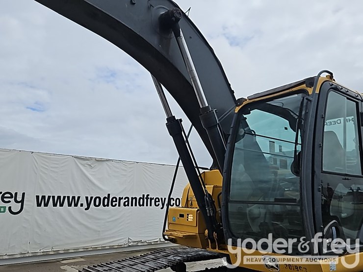 2016-deere-210g-image-18