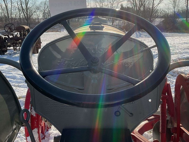 1925-fordson-with-mounted-terrace-plow-image-35