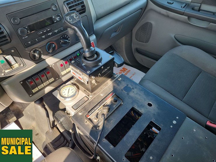 2005-ford-f550-image-21