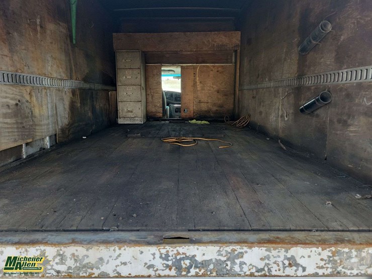 2004-ford-cargo-image-22