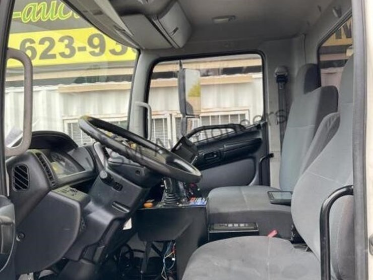 2013-hino-338-image-23