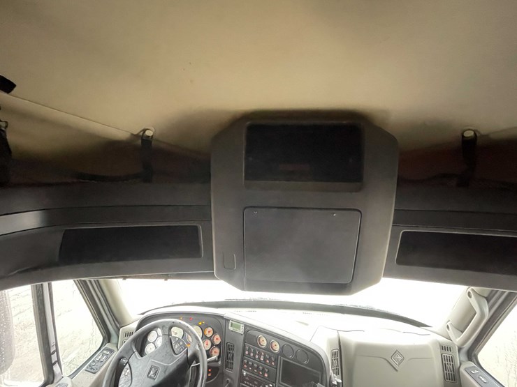 #230-•-2016-international-semi-tractor-(has-wi-title)-(denmark,-wi)-image-52