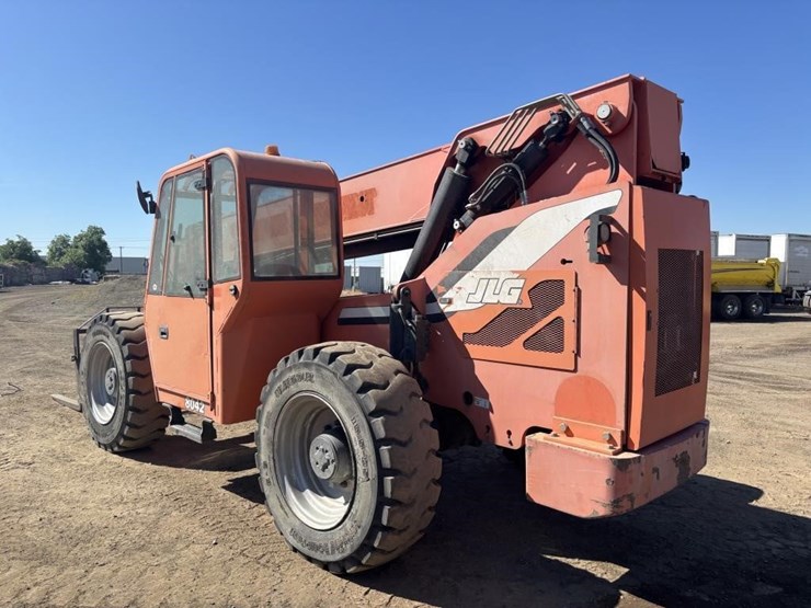 2014-jlg-8042-image-4