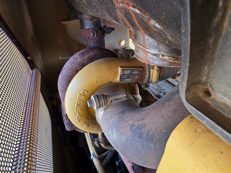 2005-caterpillar-d4g-xl-image-55