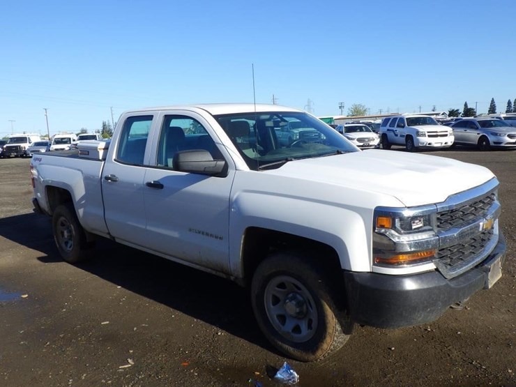 2018-chevrolet-1500-image-2