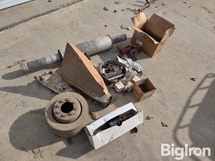 case-ih-antique-tractor-parts-image-4