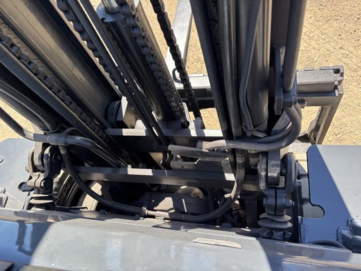 2017-toyota-8fgu30-image-13