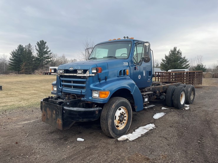 #242-•-2000-sterling-truck-tractor-(has-mn-title)-(mora,-mn)-image-1
