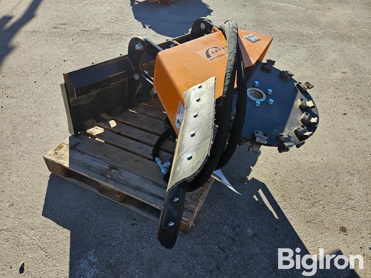 2025-massey-ferguson-730-image-3