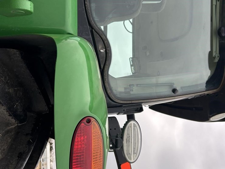 2014-john-deere-8320r-image-35