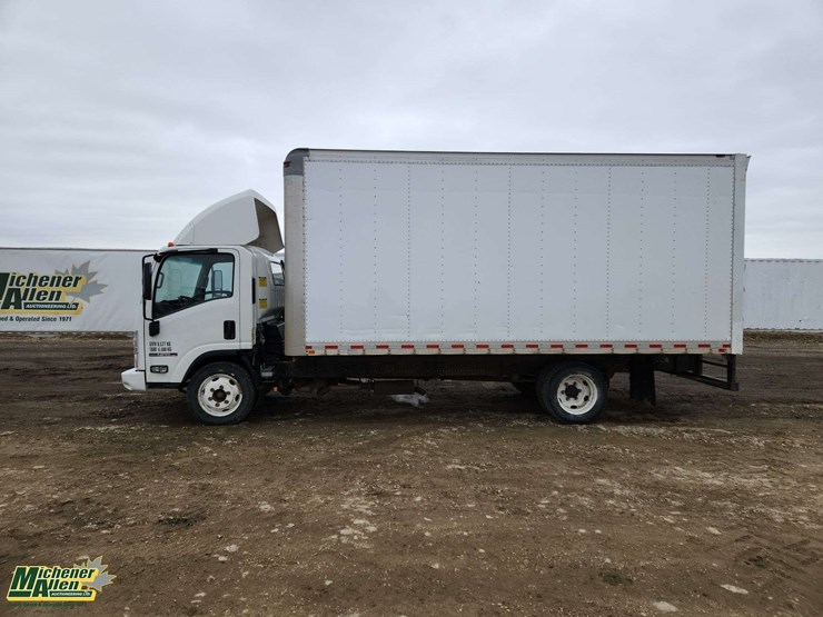 2016-isuzu-npr-image-16