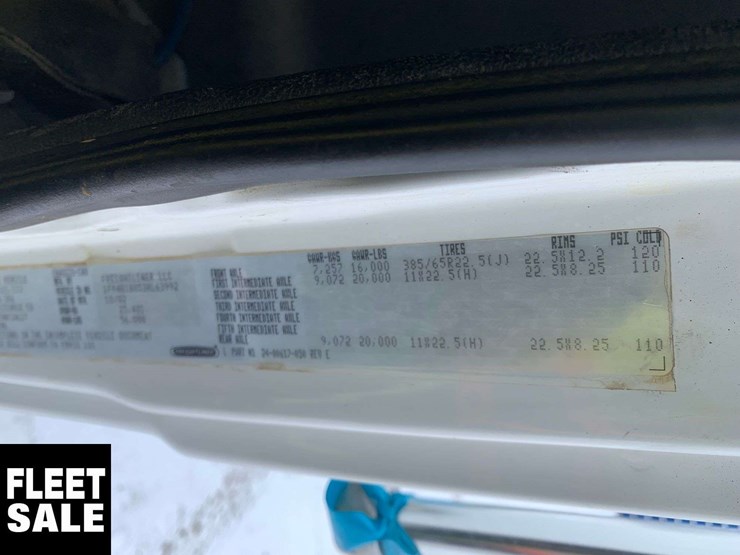 2003-freightliner-fl106-image-14