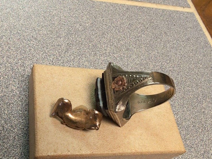 10k-gold-cameo-ring-with-repair-piece-image-3