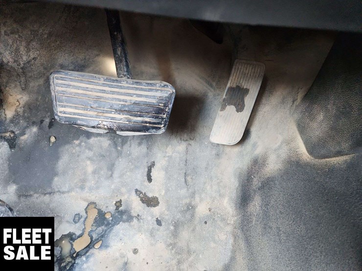 2015-chevrolet-silverado-3500hd-image-21