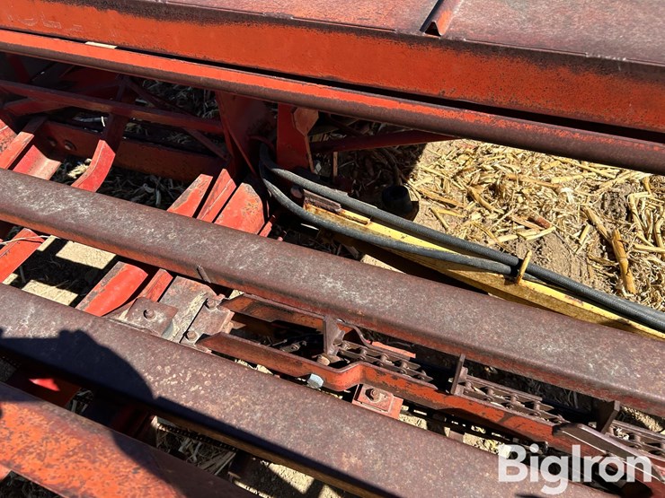 new-holland-1033-image-18