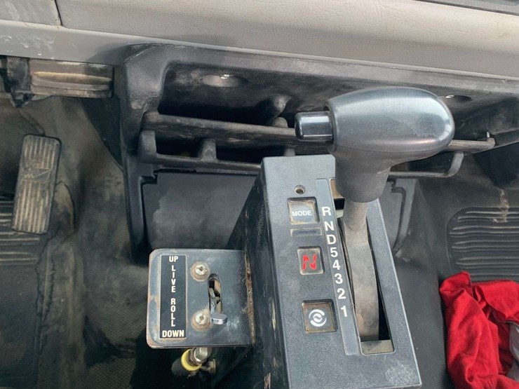 2003-freightliner-fl106-image-15