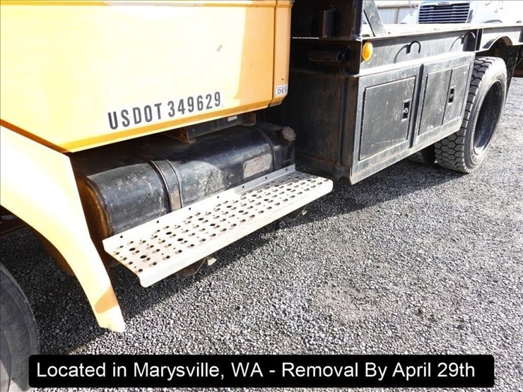 1995-freightliner-fl60-image-21