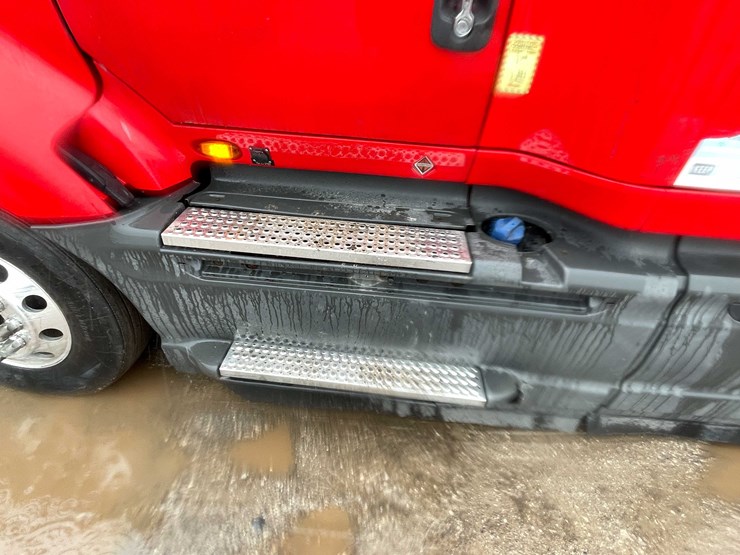 #234-•-2016-international-semi-tractor-(has-wi-title)-(denmark,-wi)-image-5