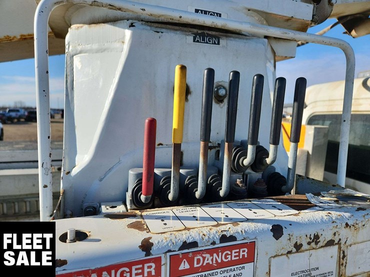 2020-freightliner-m2-106-image-27