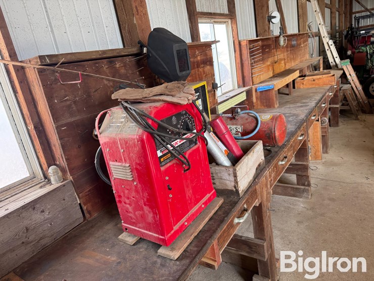 welder/charger-&-accessories-image-4