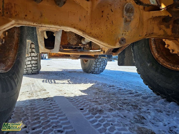 2003-case-621d-xt-image-16