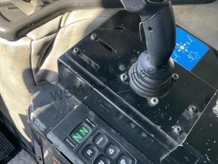 2014-peterbilt-320-image-23