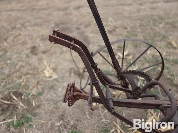 antique-farm-equipment-image-16