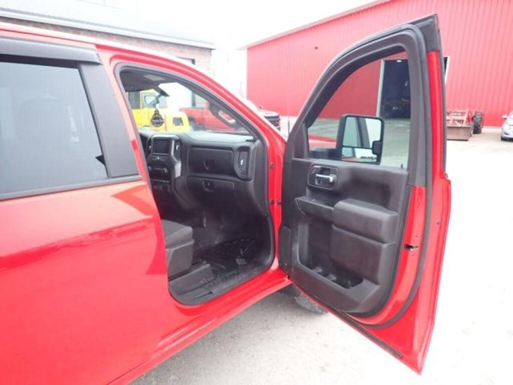 2022-chevrolet-2500hd-image-36