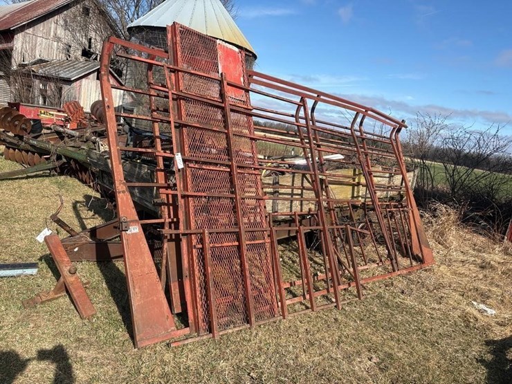 metal-bale-rack-image-2