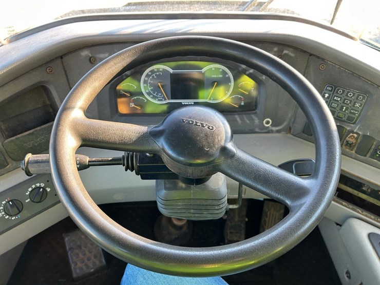 2014-volvo-a25g-image-23